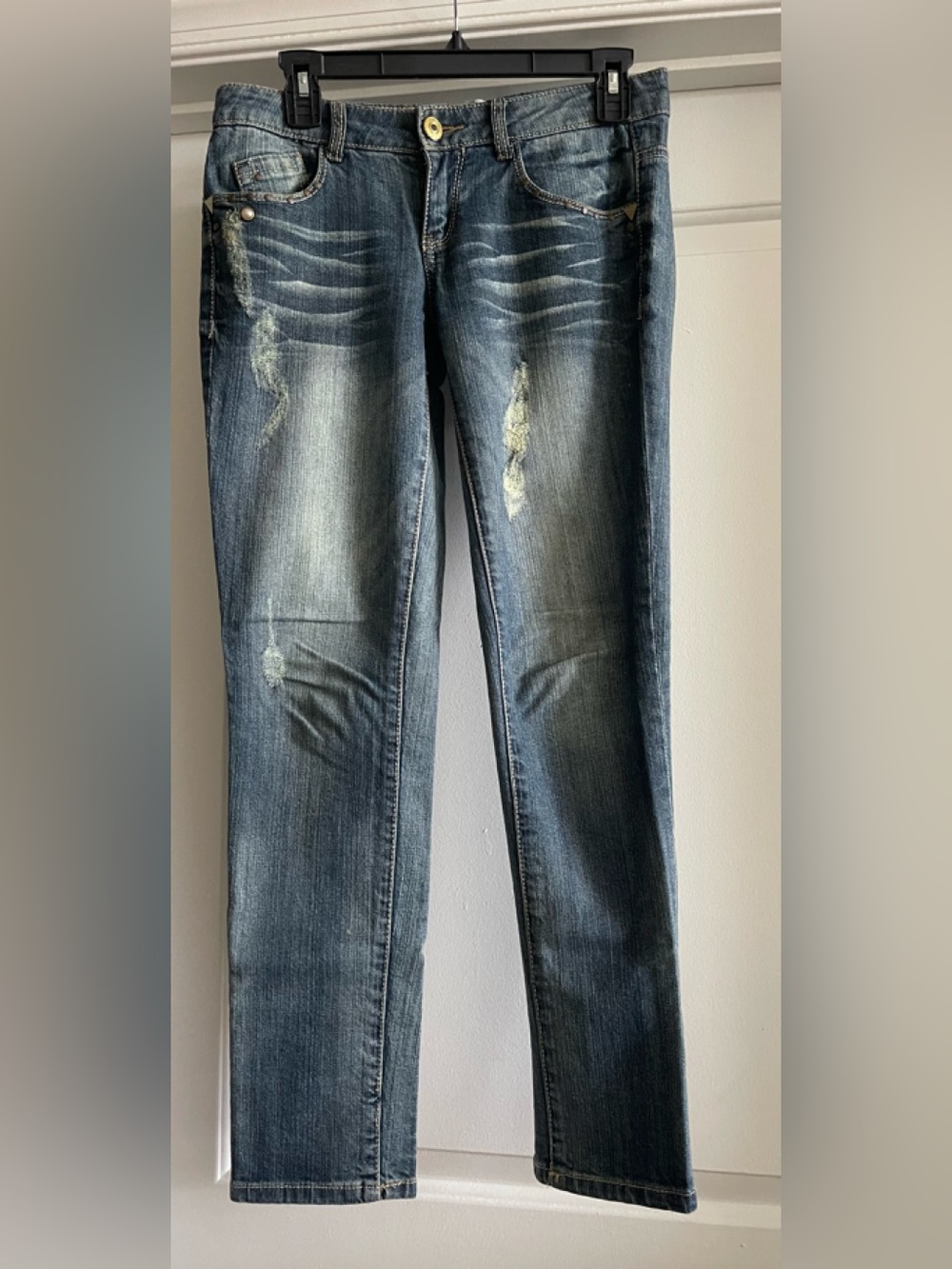 Jolt Women's Skinny Jeans in Faded Blue Wash